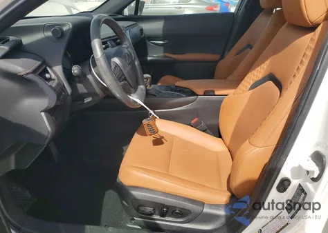 2021 Lexus Ux 200 z USA, uszkodzony, nr VIN JTHP3JBH7M2040678